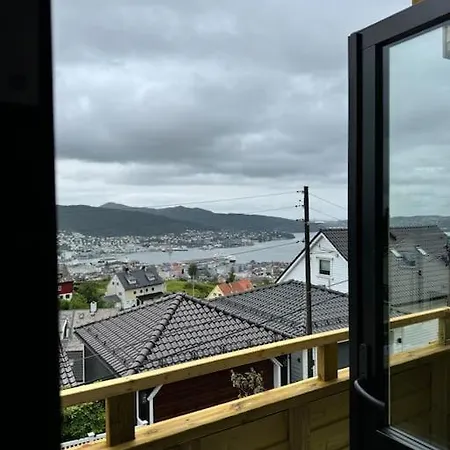 Near The Floibanen, Cable Car Apartman *